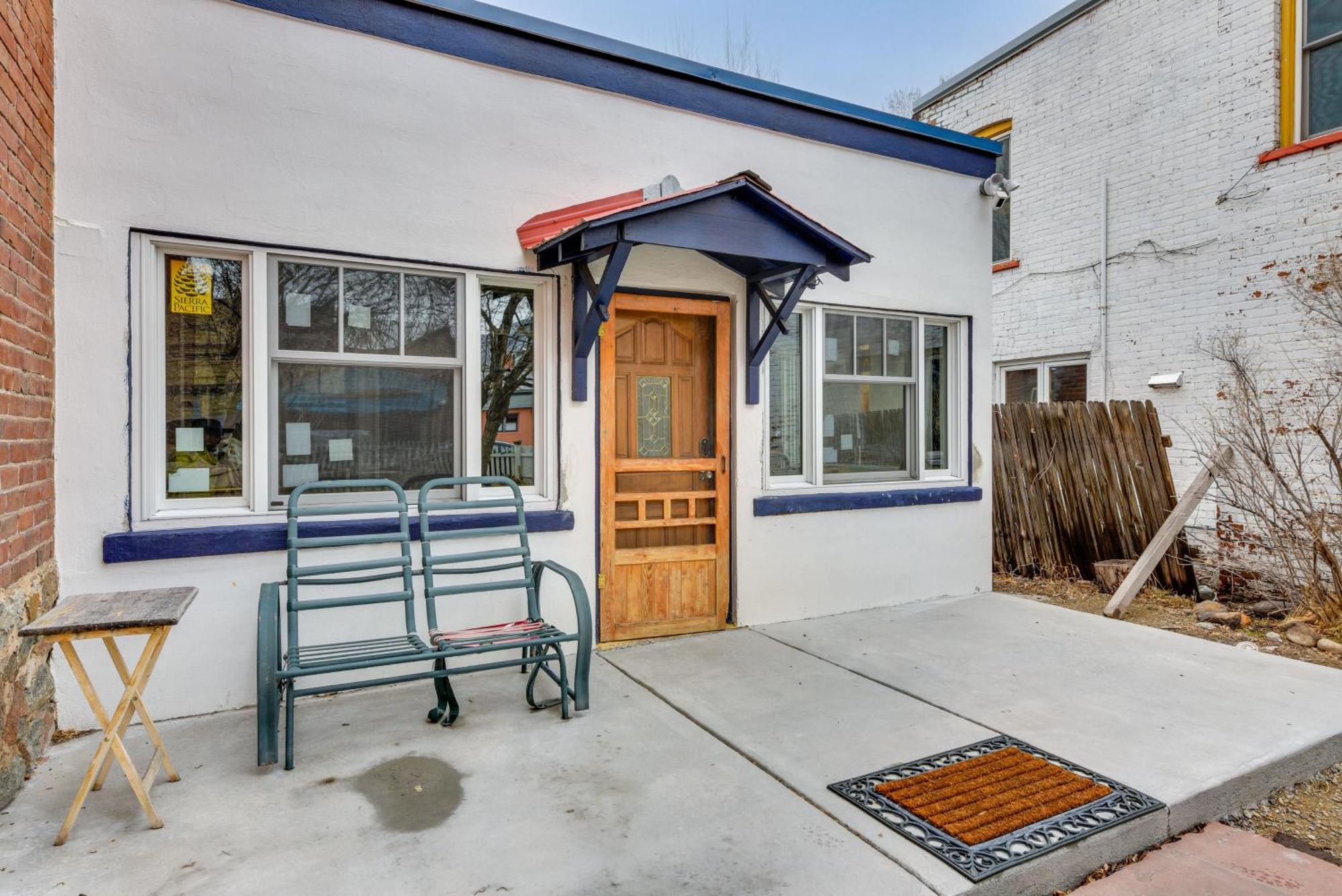 Downtown With Fireplace And Yard! Holiday home Salida