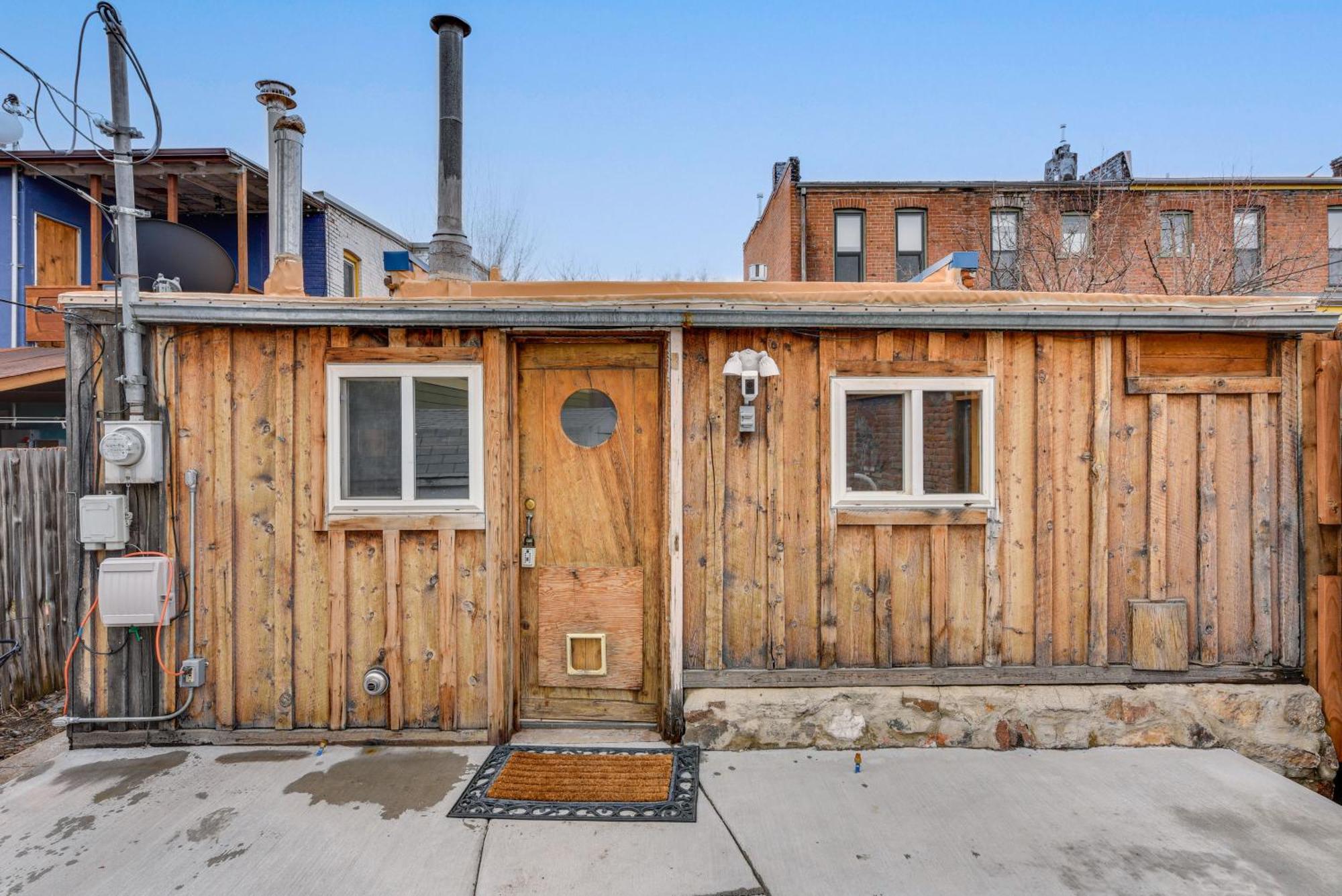 Downtown With Fireplace And Yard!