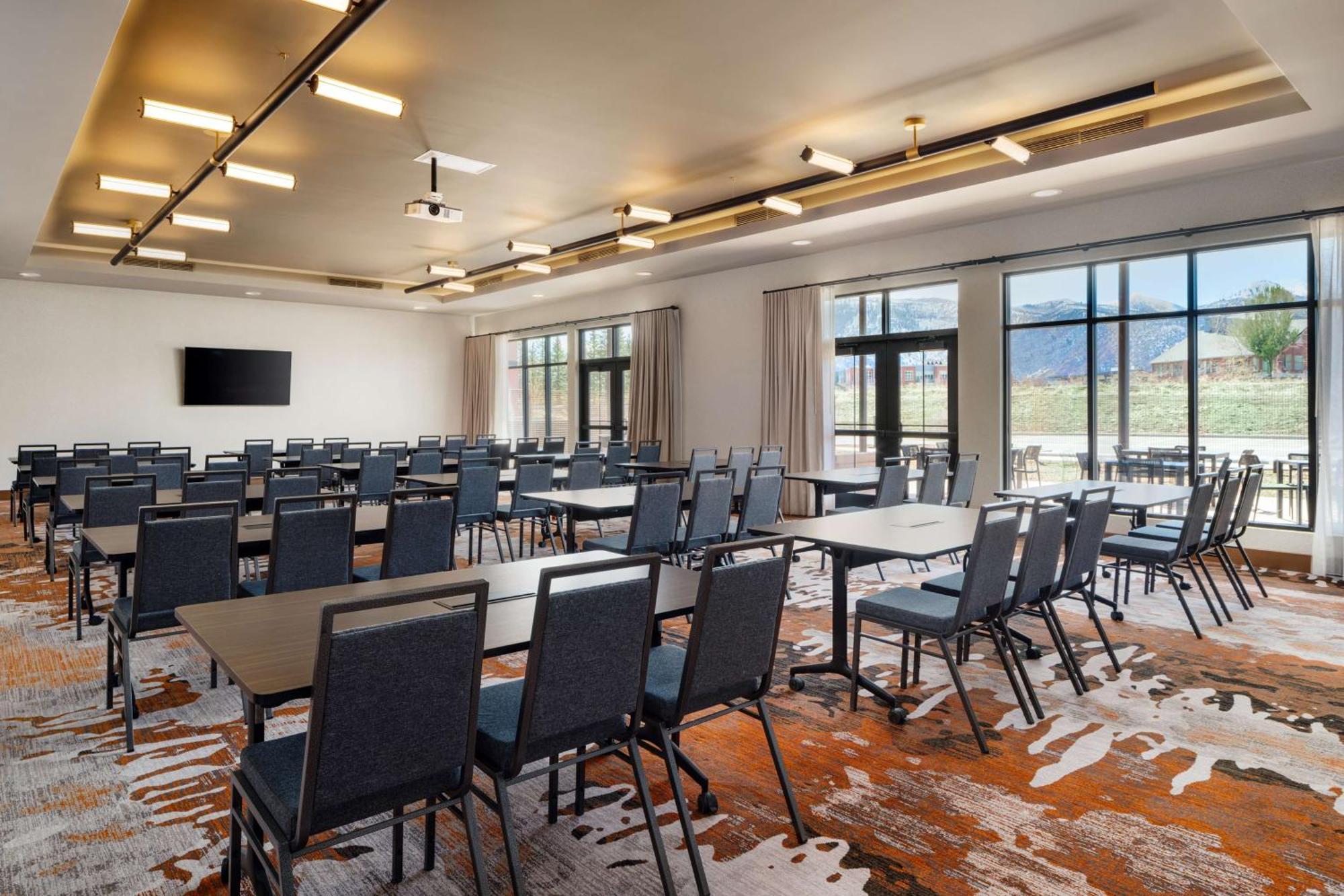 Hotel The Hoffmann Aspen Tapestry Collection Hilton 3*