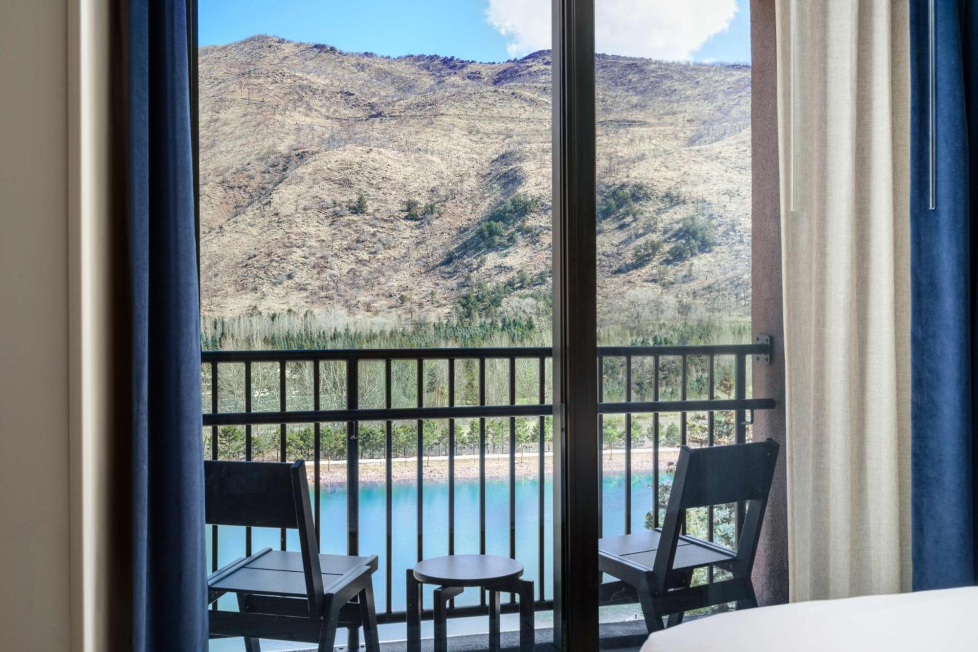 The Hoffmann Aspen Tapestry Collection Hilton 3*