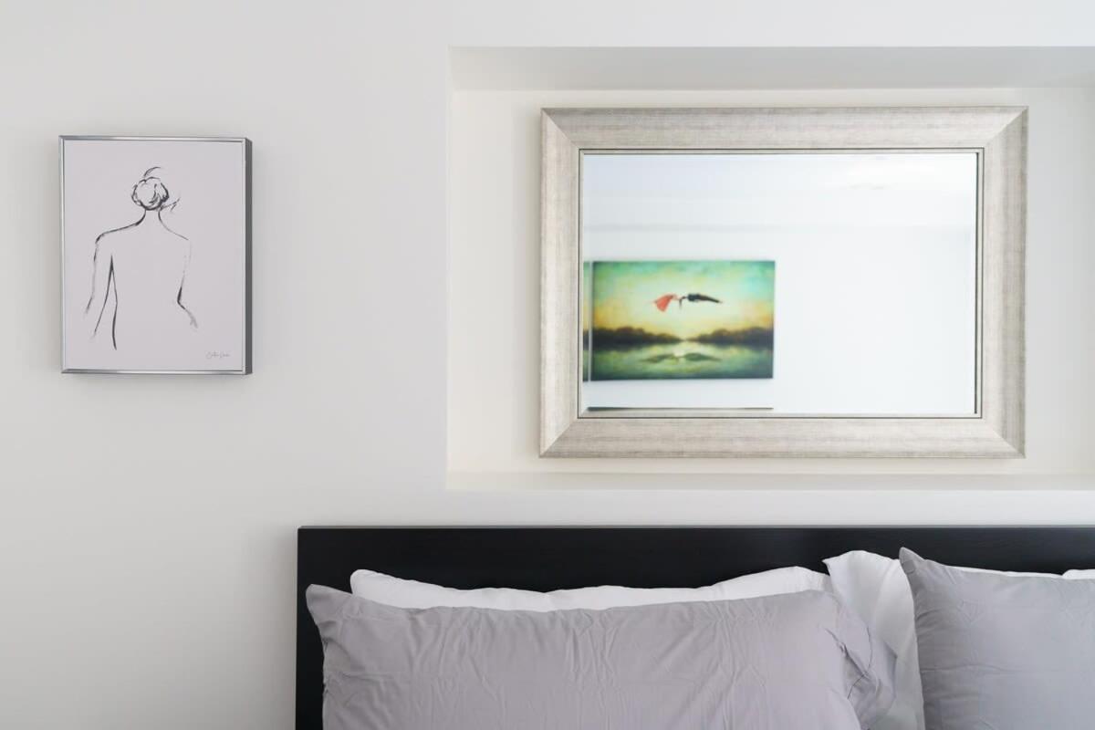 Sleek & Stylish Apt Steps From Bluebird Theater Apartment