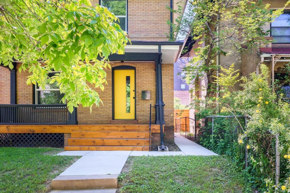Sleek & Stylish Apt Steps From Bluebird Theater