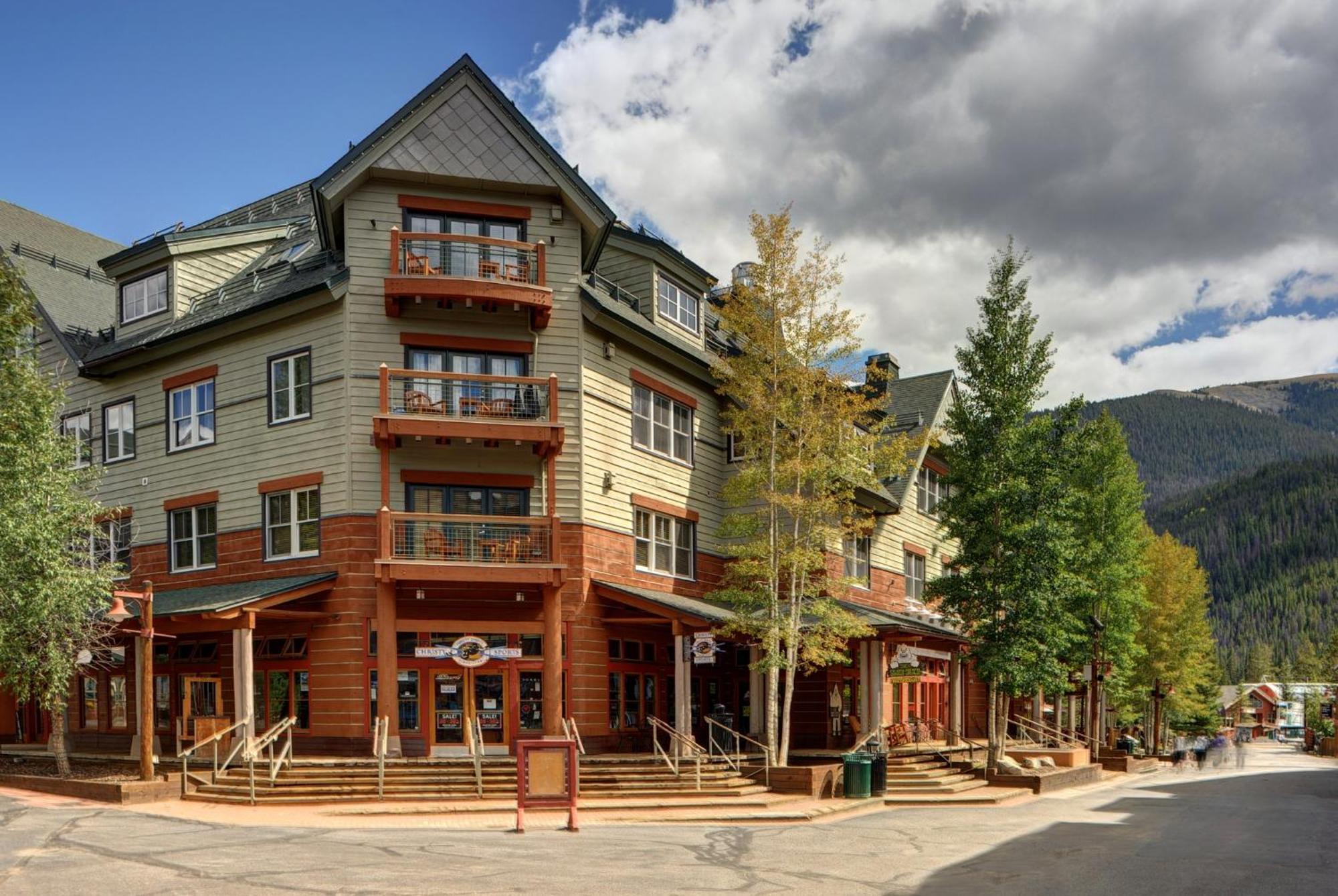 Resort Jackpine & Black Bear By