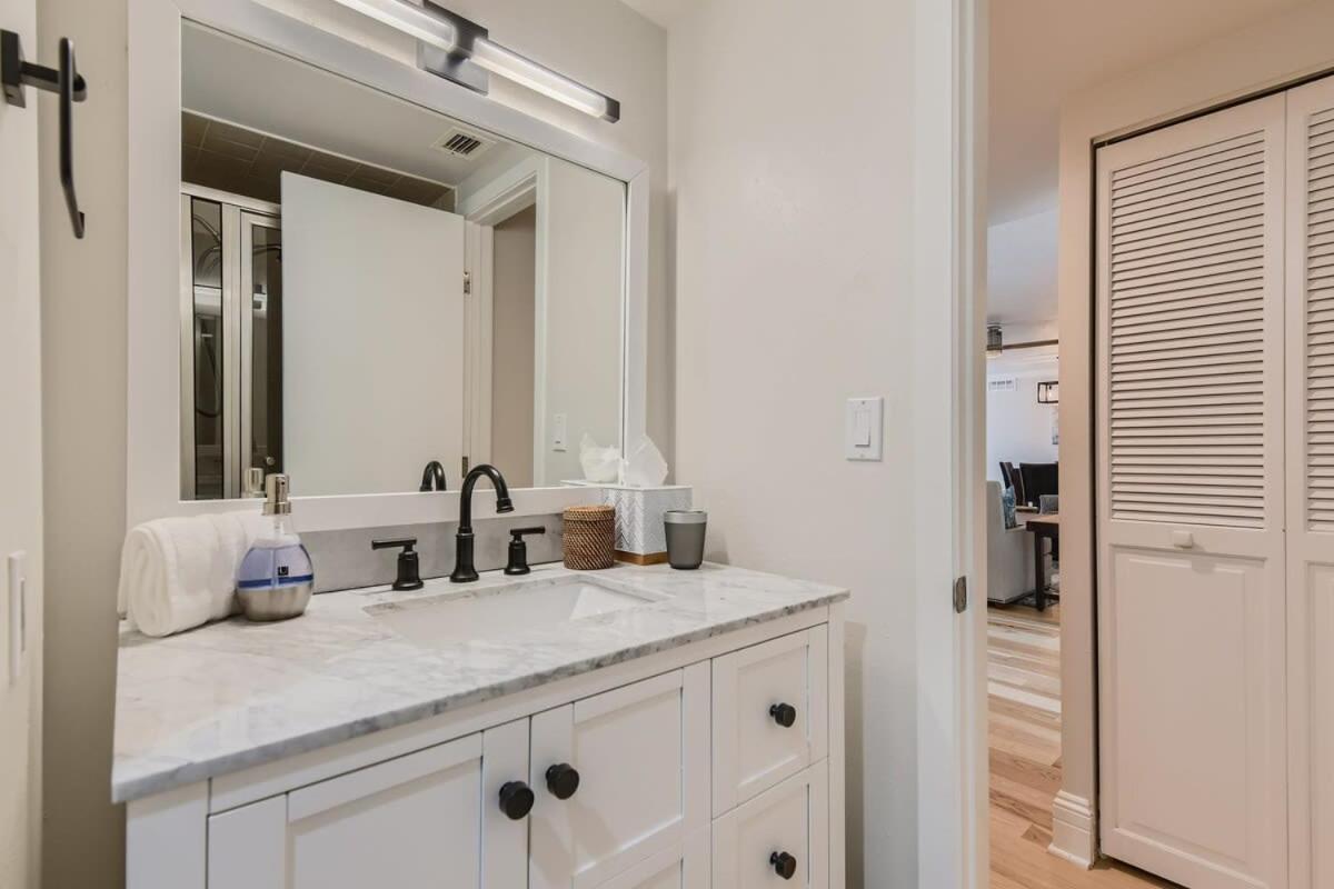 Larimer Luxury Notch Amenities Walk To Holiday home Denver