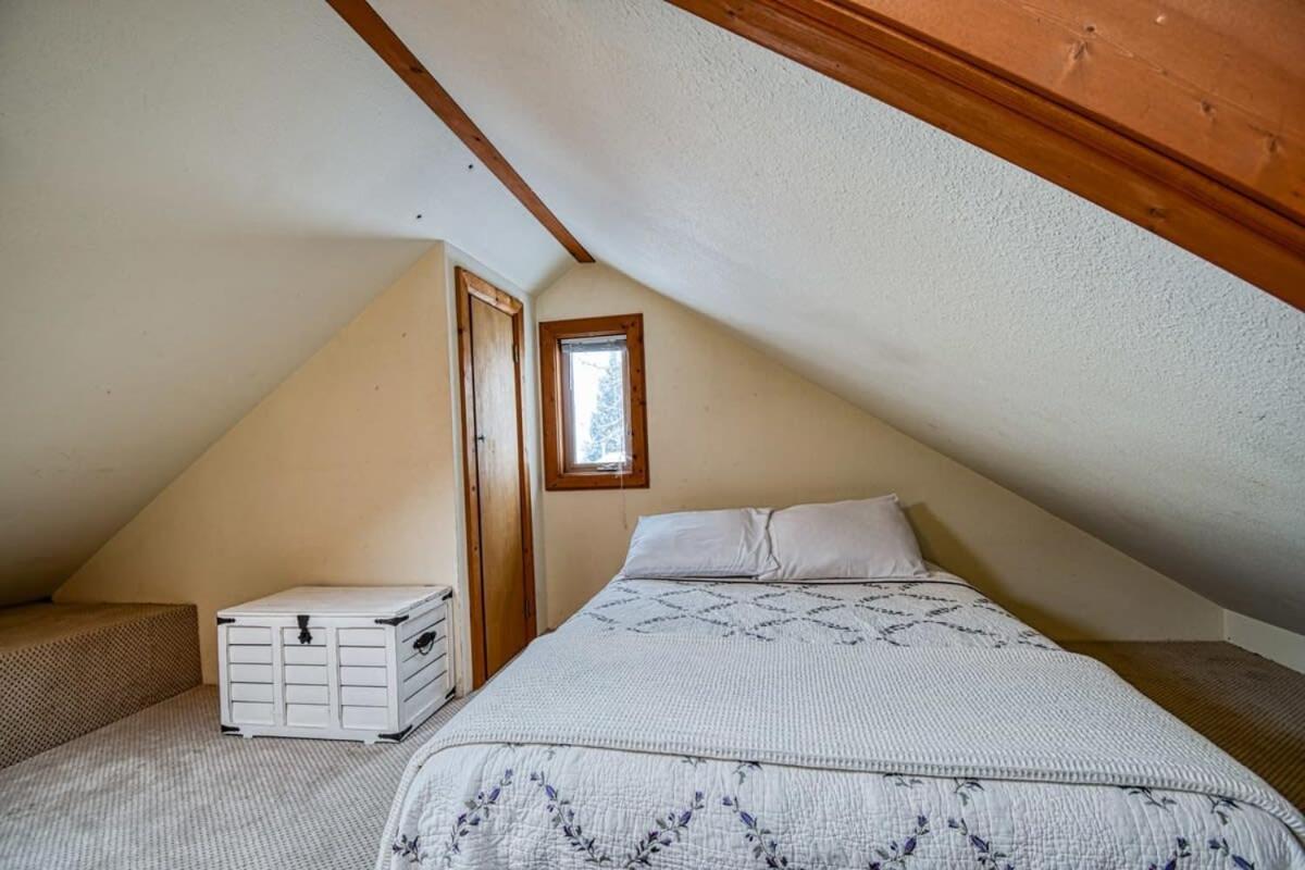 Hen House A Cozy Victorian Escape *