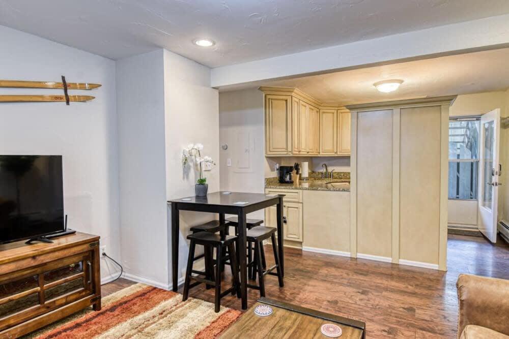Modernized 2 Bedroom Minutes From