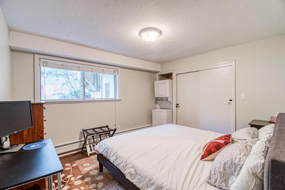 Casa de férias Modernized 2 Bedroom Minutes From *