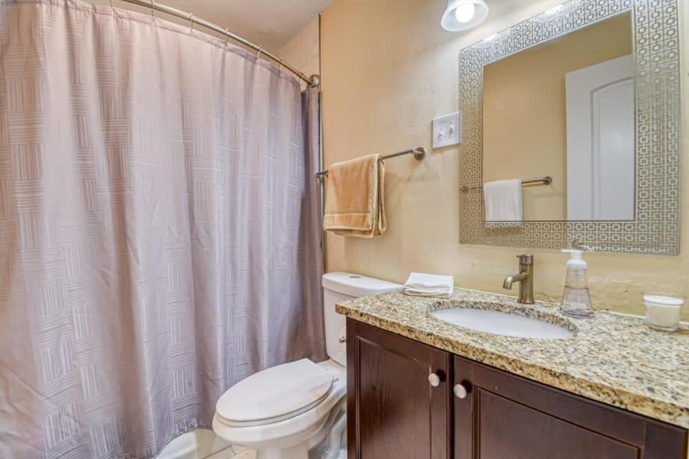 Modernized 2 Bedroom Minutes From * Vail