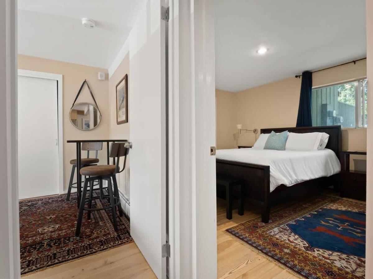 Relaxing 2 Bedroom Steps From