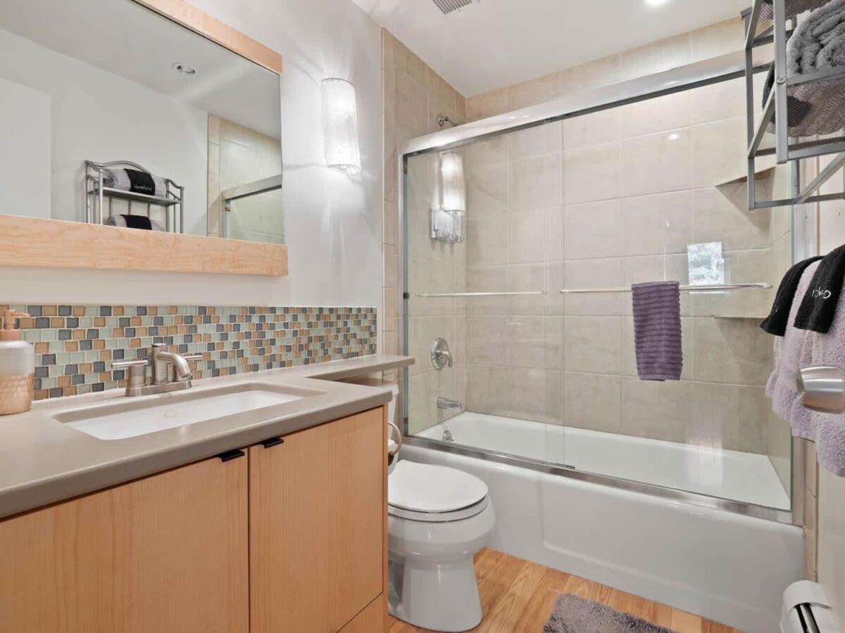 Relaxing 2 Bedroom Steps From Vail