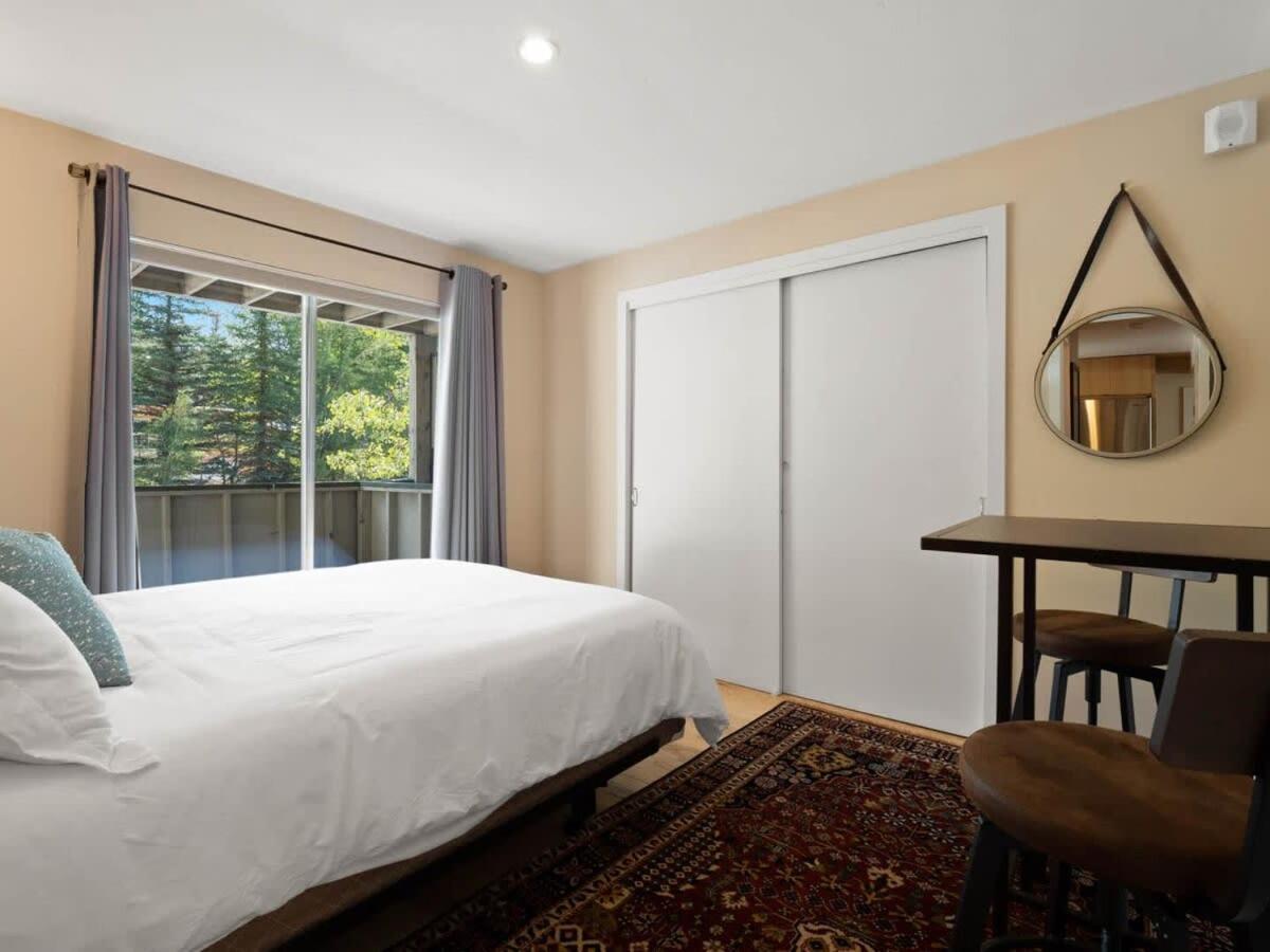 Relaxing 2 Bedroom Steps From Casa de férias