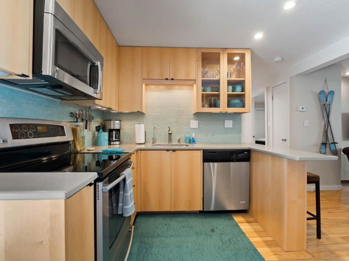 Relaxing 2 Bedroom Steps From *