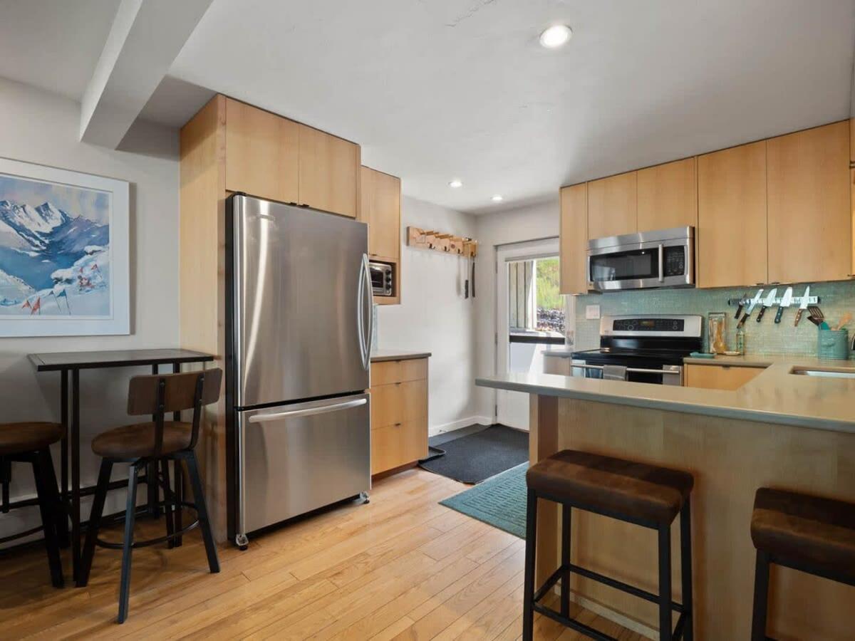 Relaxing 2 Bedroom Steps From * Vail