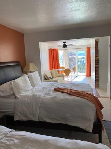 Pikes Peak Paradise Bed & Breakfast