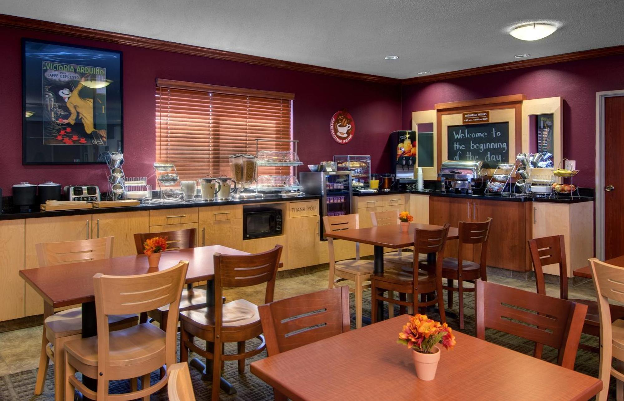 Hotel Baymont By Wyndham Golden/red Rocks