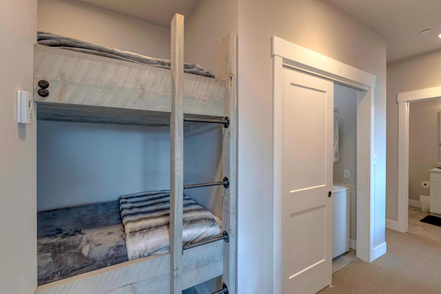 Holiday home New Luxury Loft #1 With Huge Hot Tub & Great Views - 500 Dollars Of Free Activities & Equipment Daily