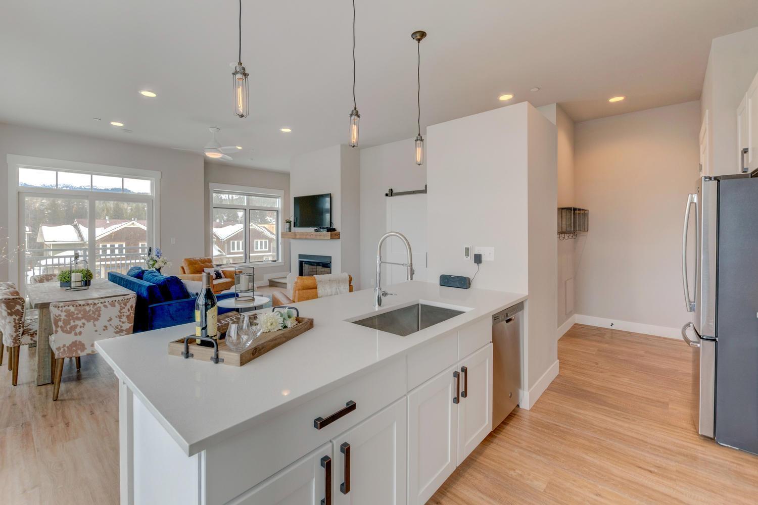 New Luxury Loft #1 With Huge Hot Tub & Great Views - 500 Dollars Of Free Activities & Equipment Daily
