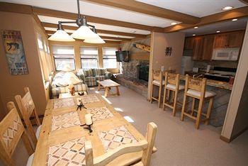 Apartment Crmr Slopeside Location