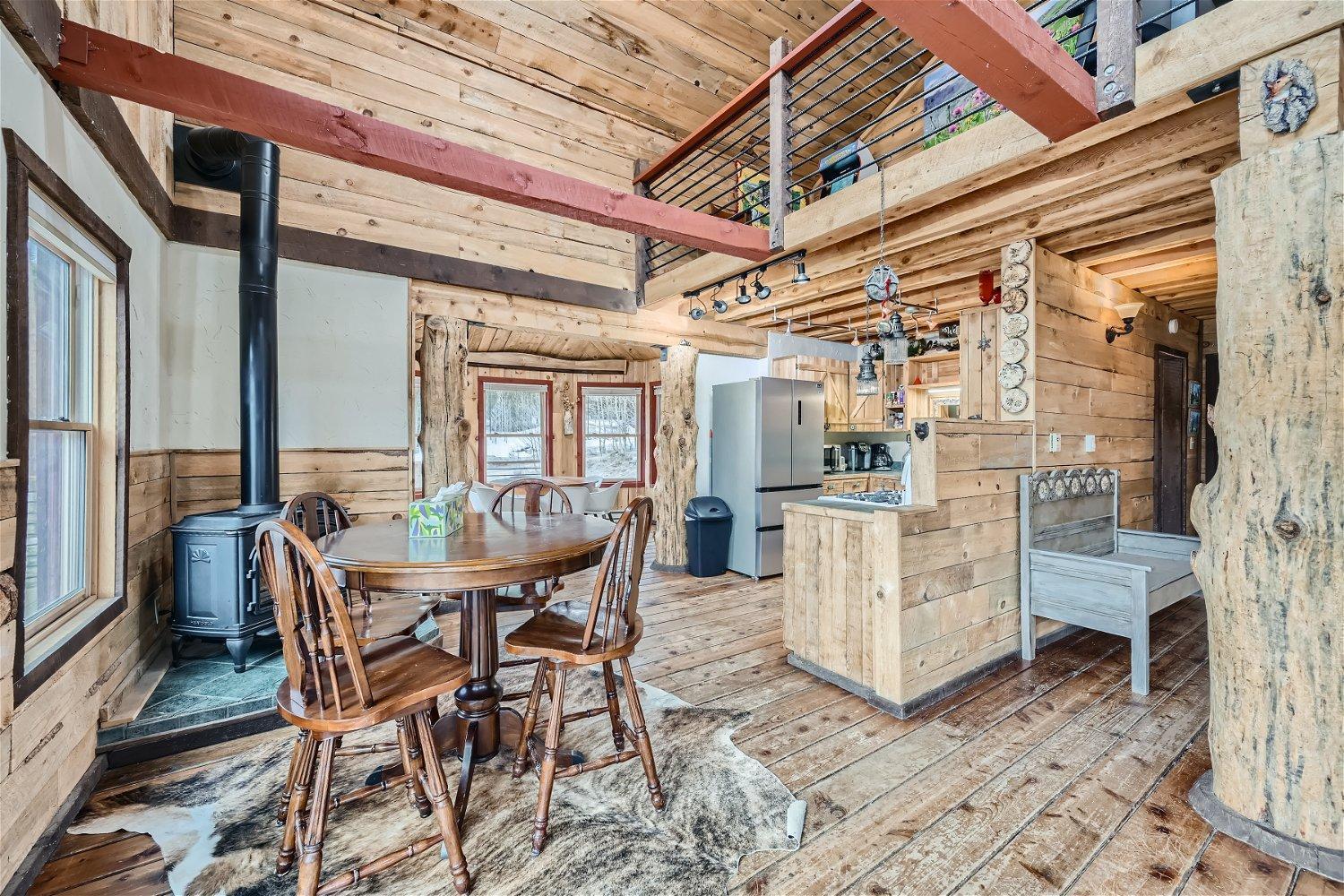 Holiday home Hot Tub Soaks & Arcade Lights - Fireplace At A Modern Alpine Retreat & Starlink With Dedicated Workstation *
