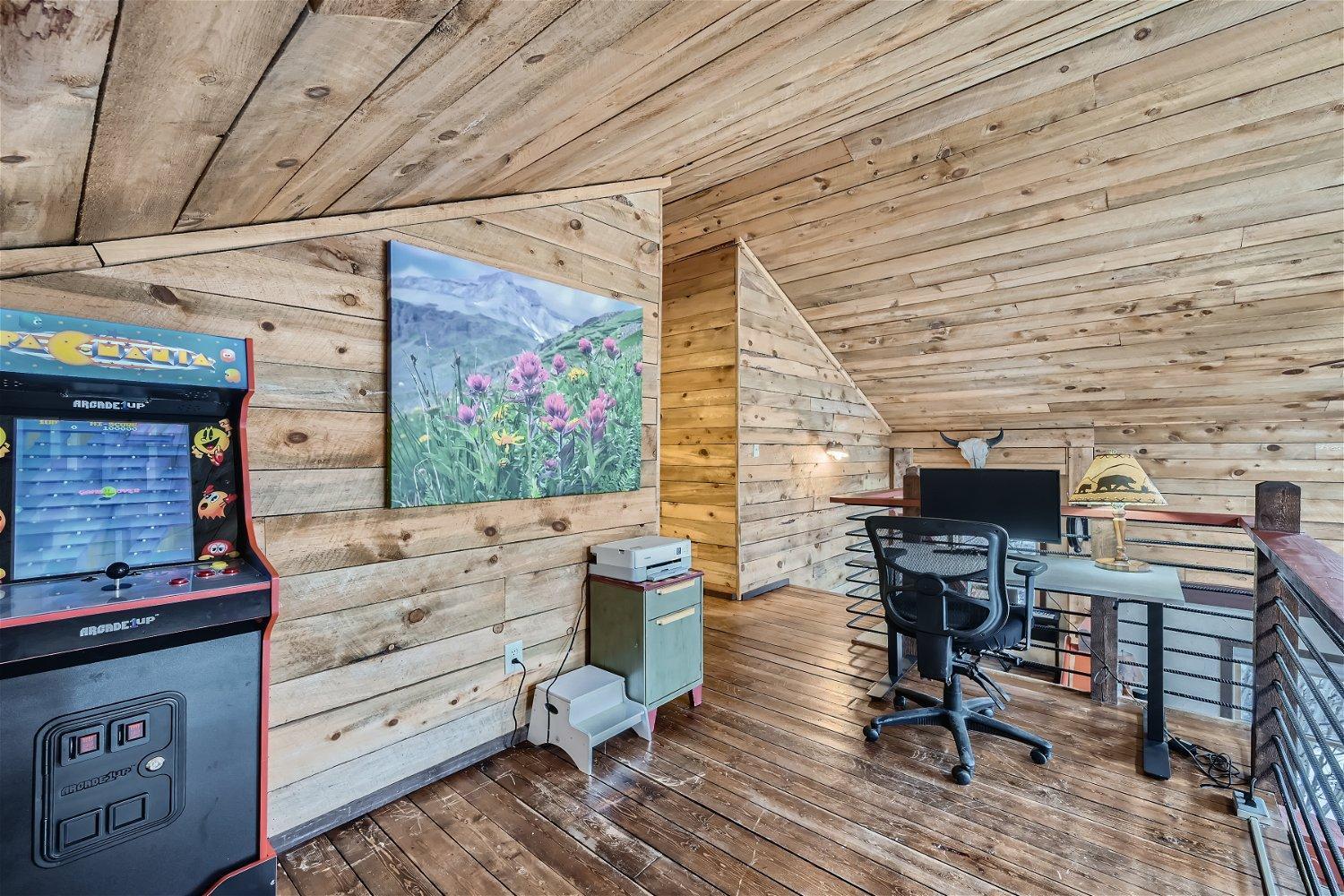 Holiday home Hot Tub Soaks & Arcade Lights - Fireplace At A Modern Alpine Retreat & Starlink With Dedicated Workstation *