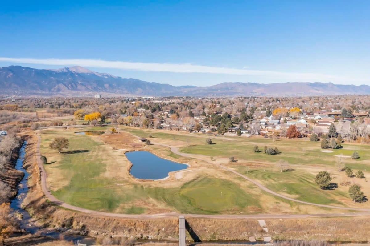 Holiday home 2bd Luxury Cocktail Lounge Beautiful Views Colorado Springs