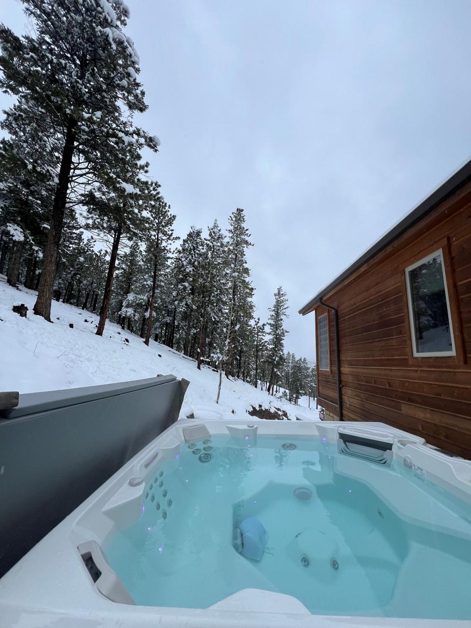 Views! Luxury Mountain - Saltwater Hottub, Firepit, Bbq- Close To Trails, Red Rocks Evergreen