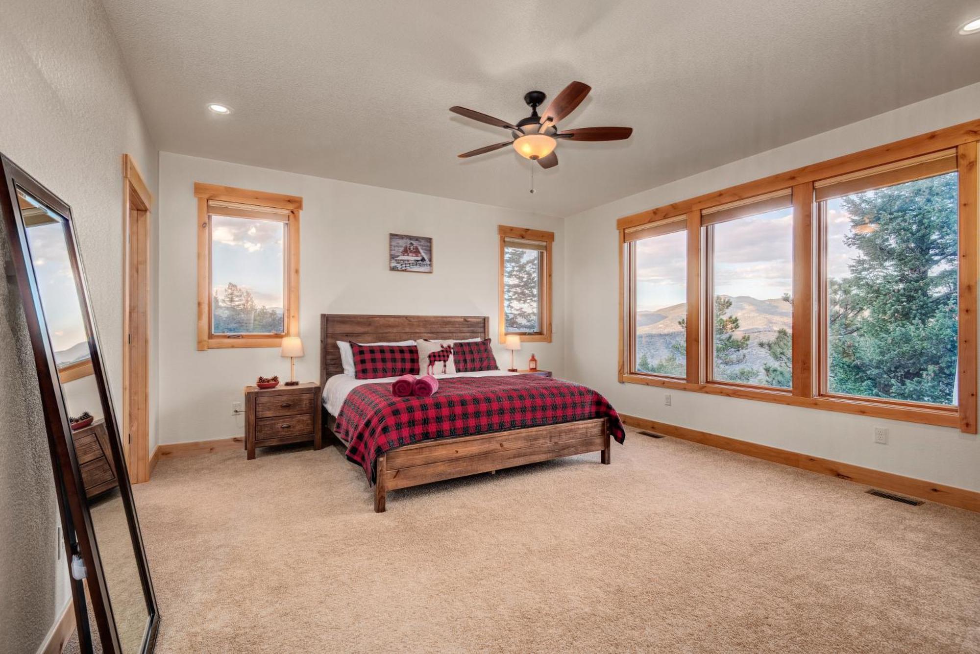 Views! Luxury Mountain - Saltwater Hottub, Firepit, Bbq- Close To Trails, Red Rocks Holiday home *