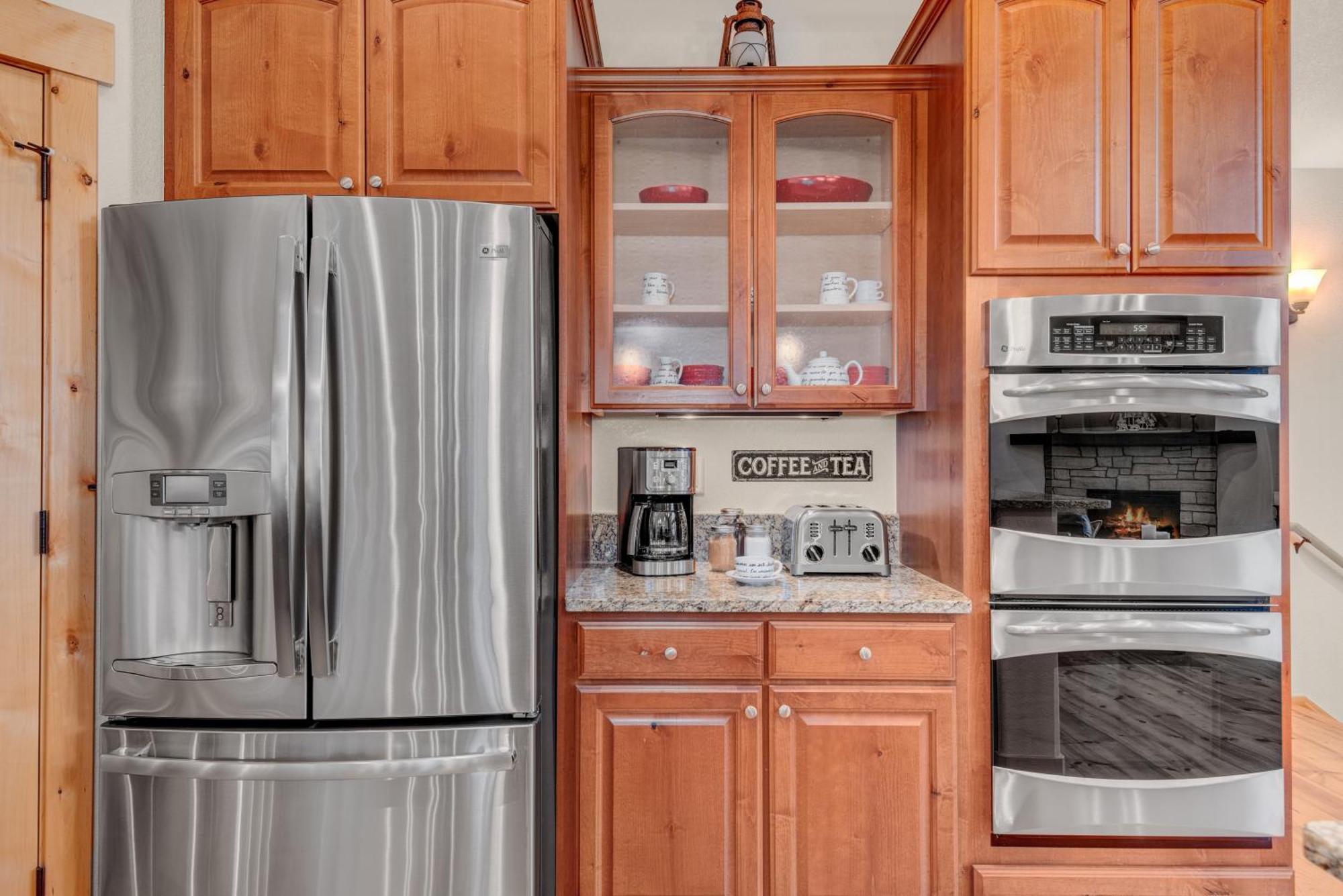 Views! Luxury Mountain - Saltwater Hottub, Firepit, Bbq- Close To Trails, Red Rocks Evergreen