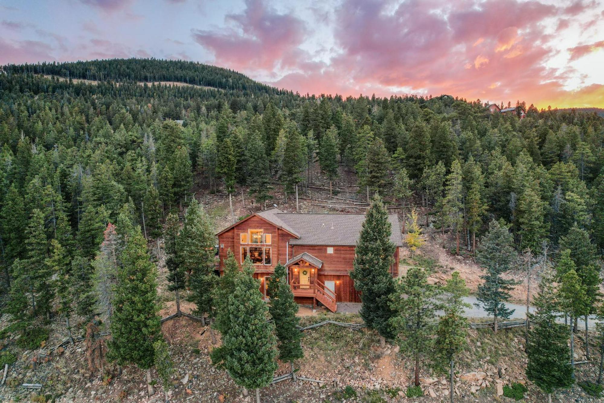 Views! Luxury Mountain - Saltwater Hottub, Firepit, Bbq- Close To Trails, Red Rocks *