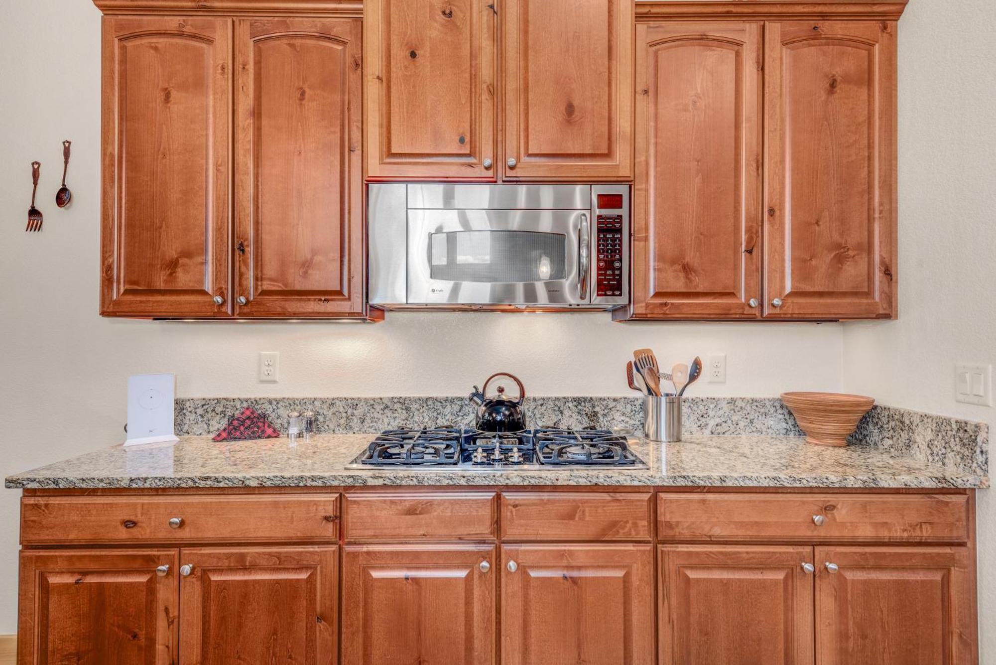 Holiday home Views! Luxury Mountain - Saltwater Hottub, Firepit, Bbq- Close To Trails, Red Rocks Evergreen
