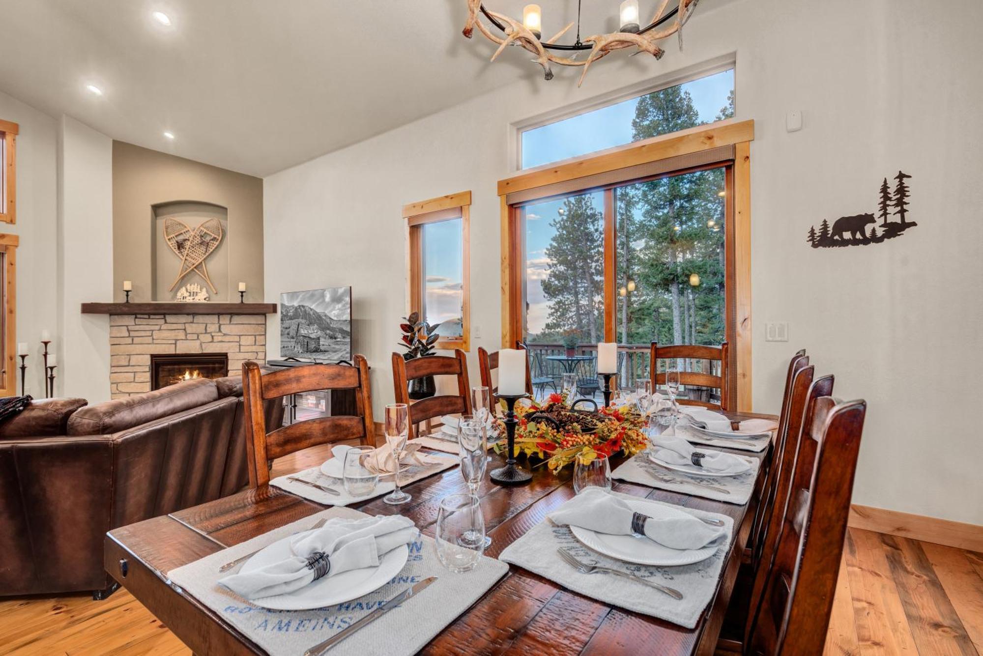 Views! Luxury Mountain - Saltwater Hottub, Firepit, Bbq- Close To Trails, Red Rocks