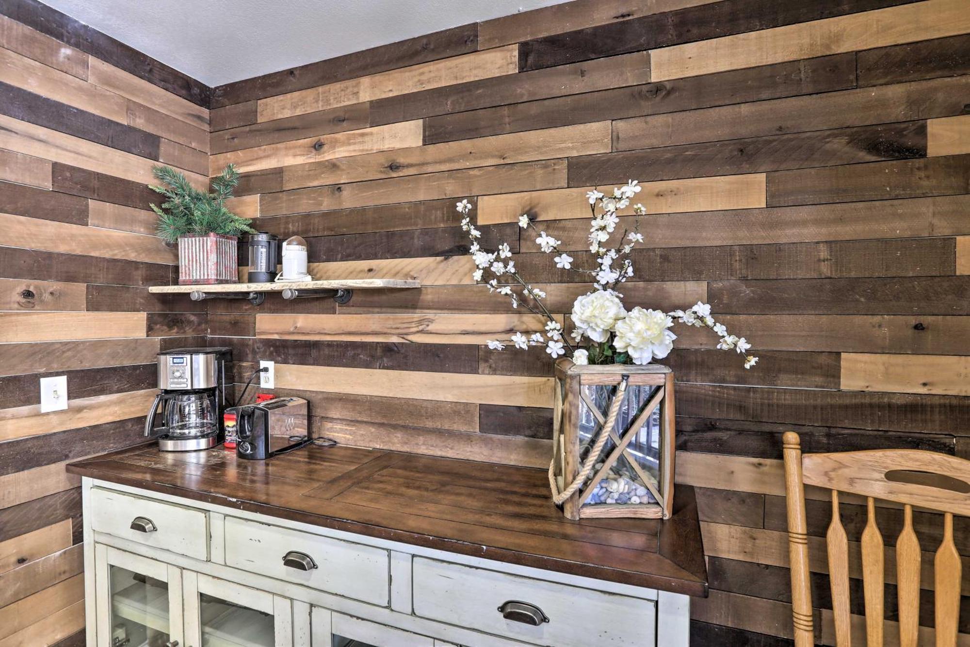 Apartment Rustic Grand Retreat - Walk To Marina!
