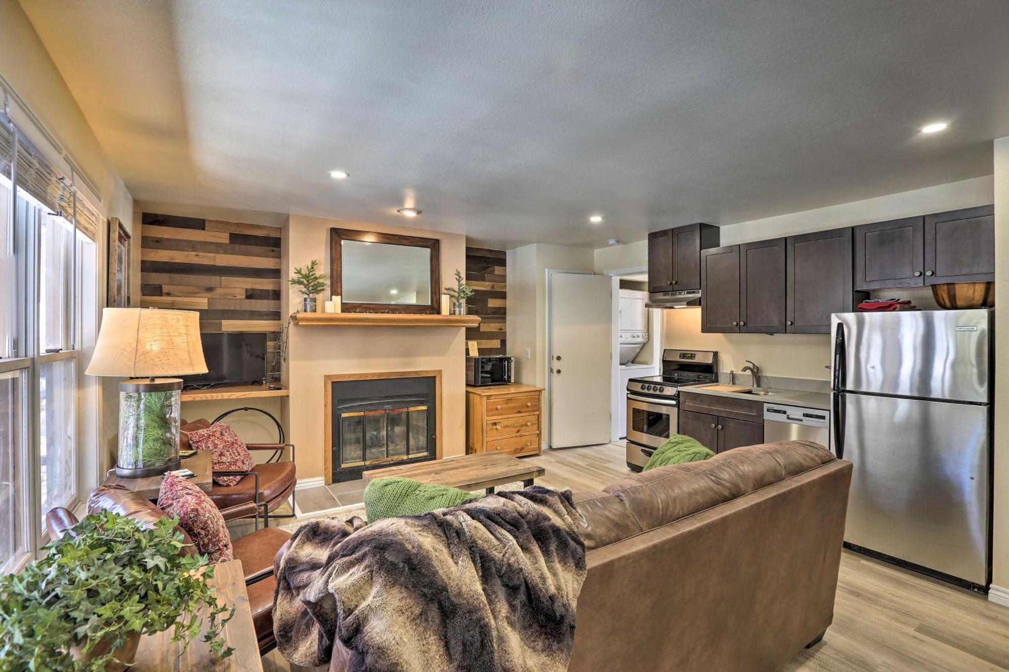 Rustic Grand Retreat - Walk To Marina! Apartment *