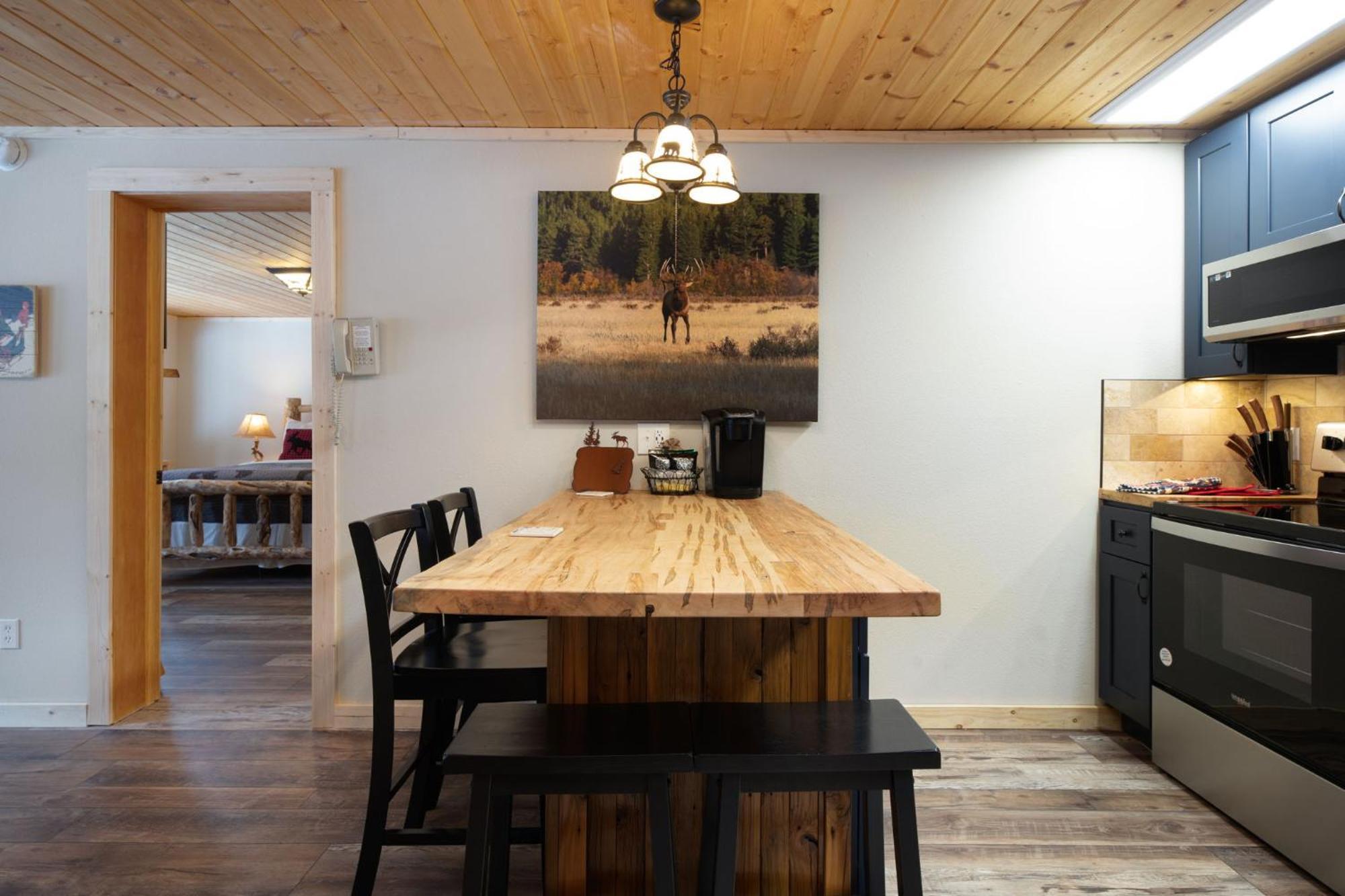 Creekside 12 By Apartment
