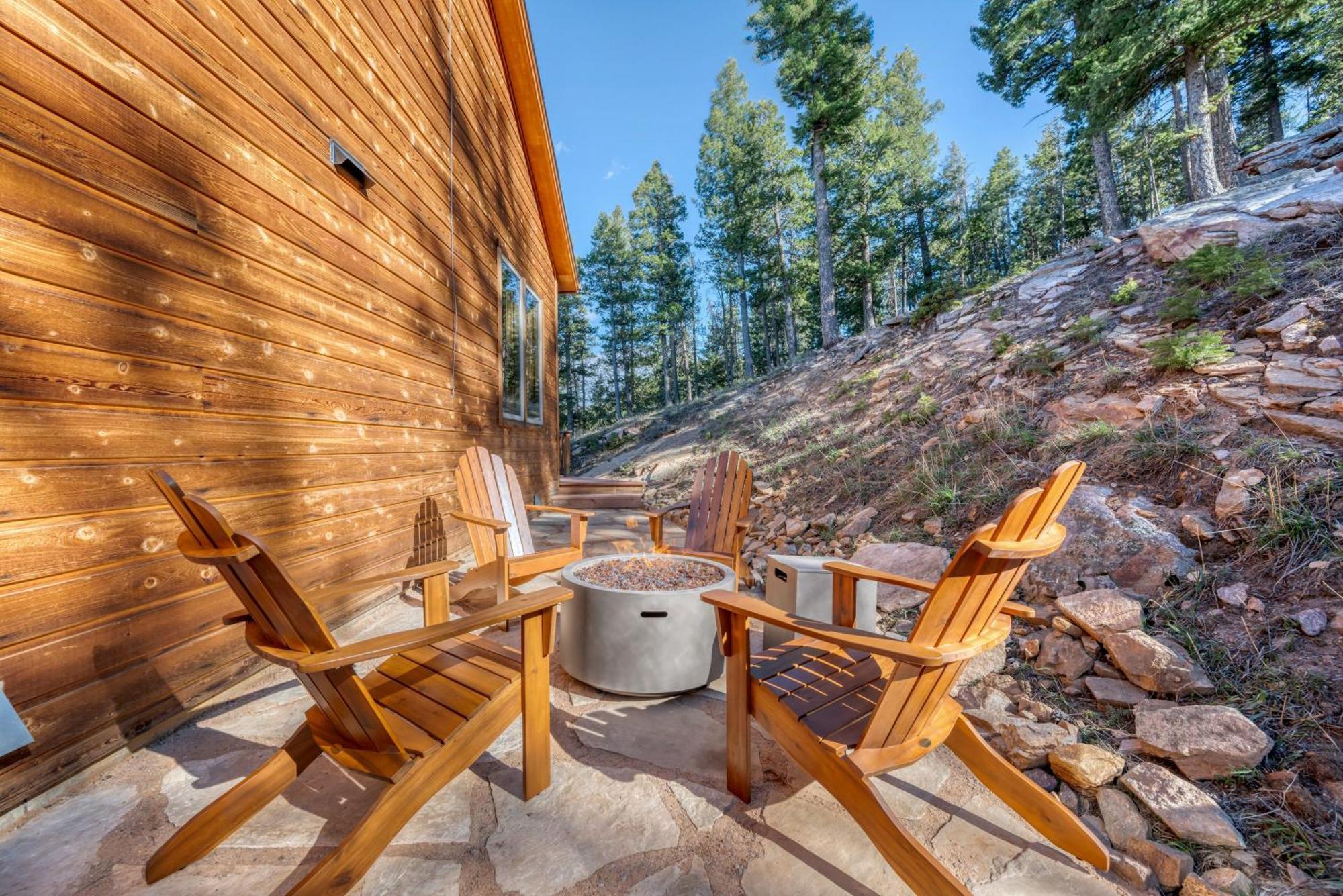Views! Luxury Mountain - Saltwater Hottub, Firepit, Bbq- Close To Trails, Red Rocks Holiday home
