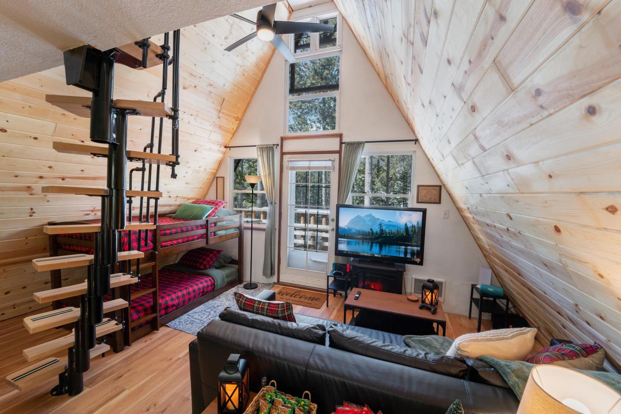 Holiday home A-frame - Mountain Views, Deck, Pet Friendly