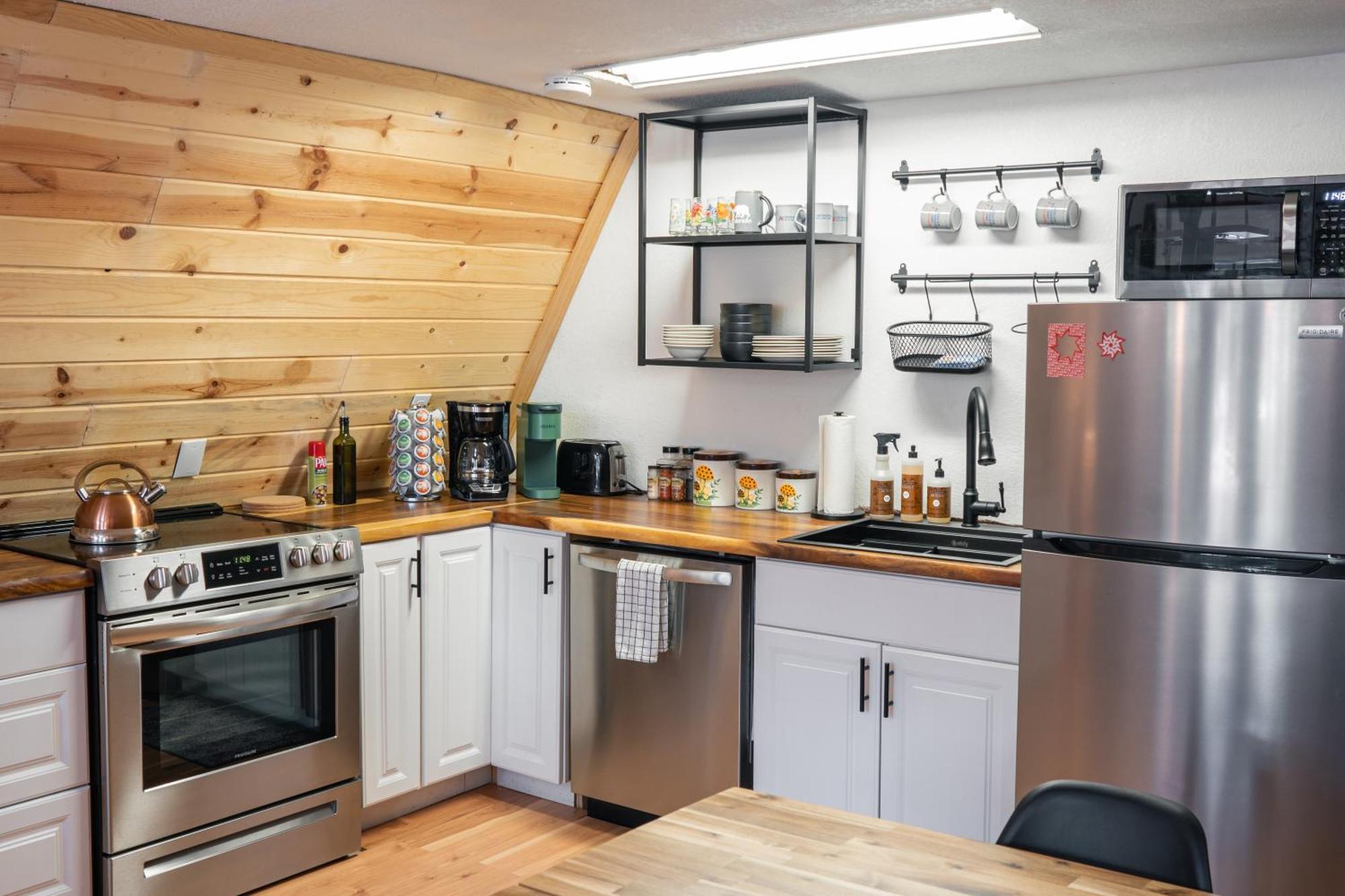 A-frame - Mountain Views, Deck, Pet Friendly Holiday home