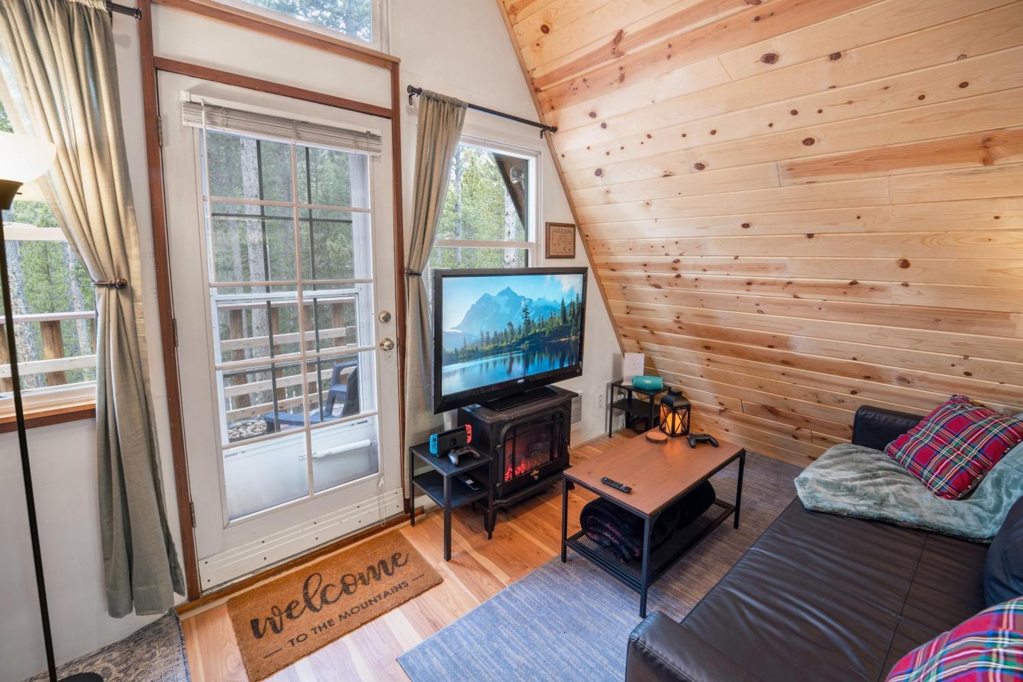 A-frame - Mountain Views, Deck, Pet Friendly Holiday home