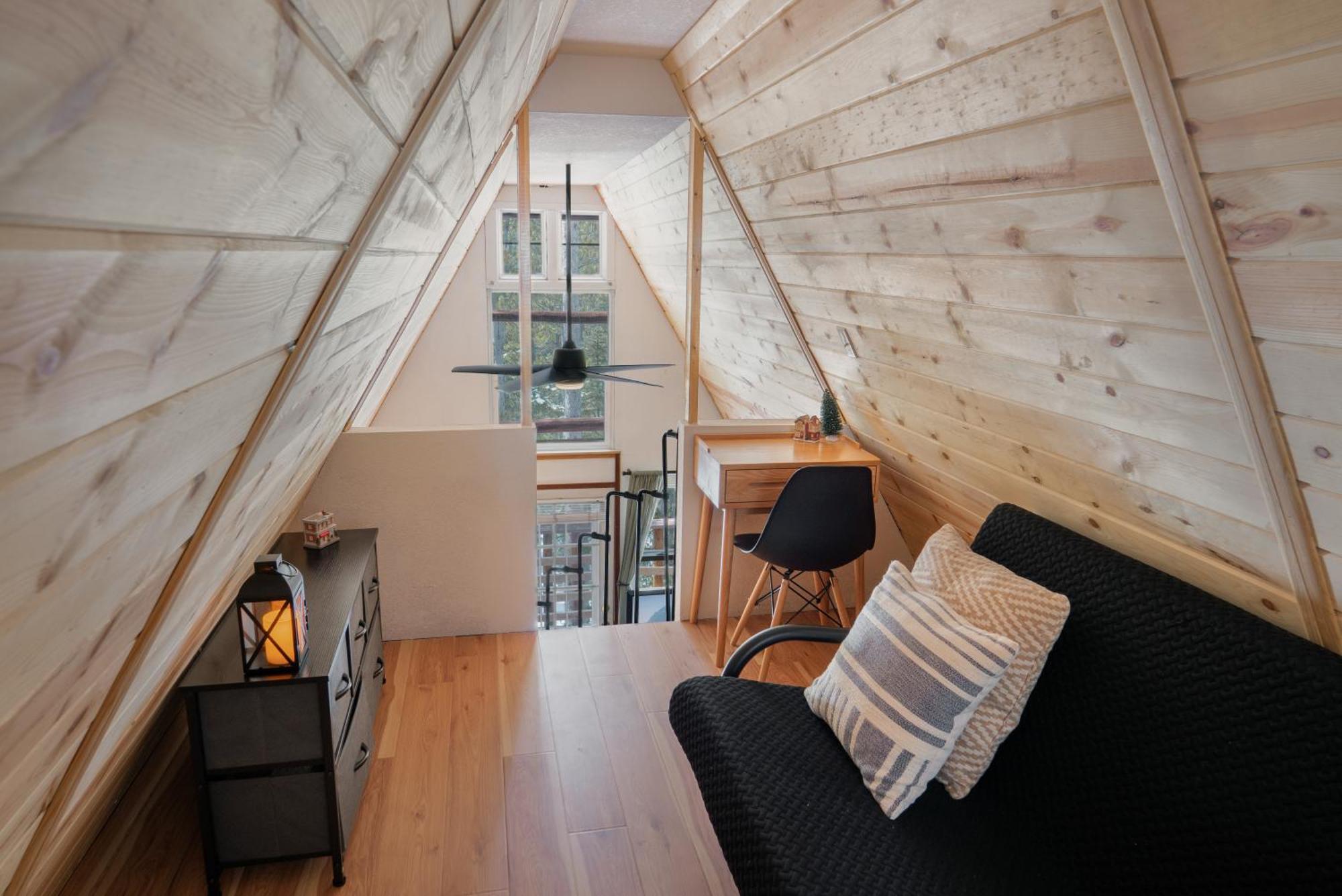 A-frame - Mountain Views, Deck, Pet Friendly *