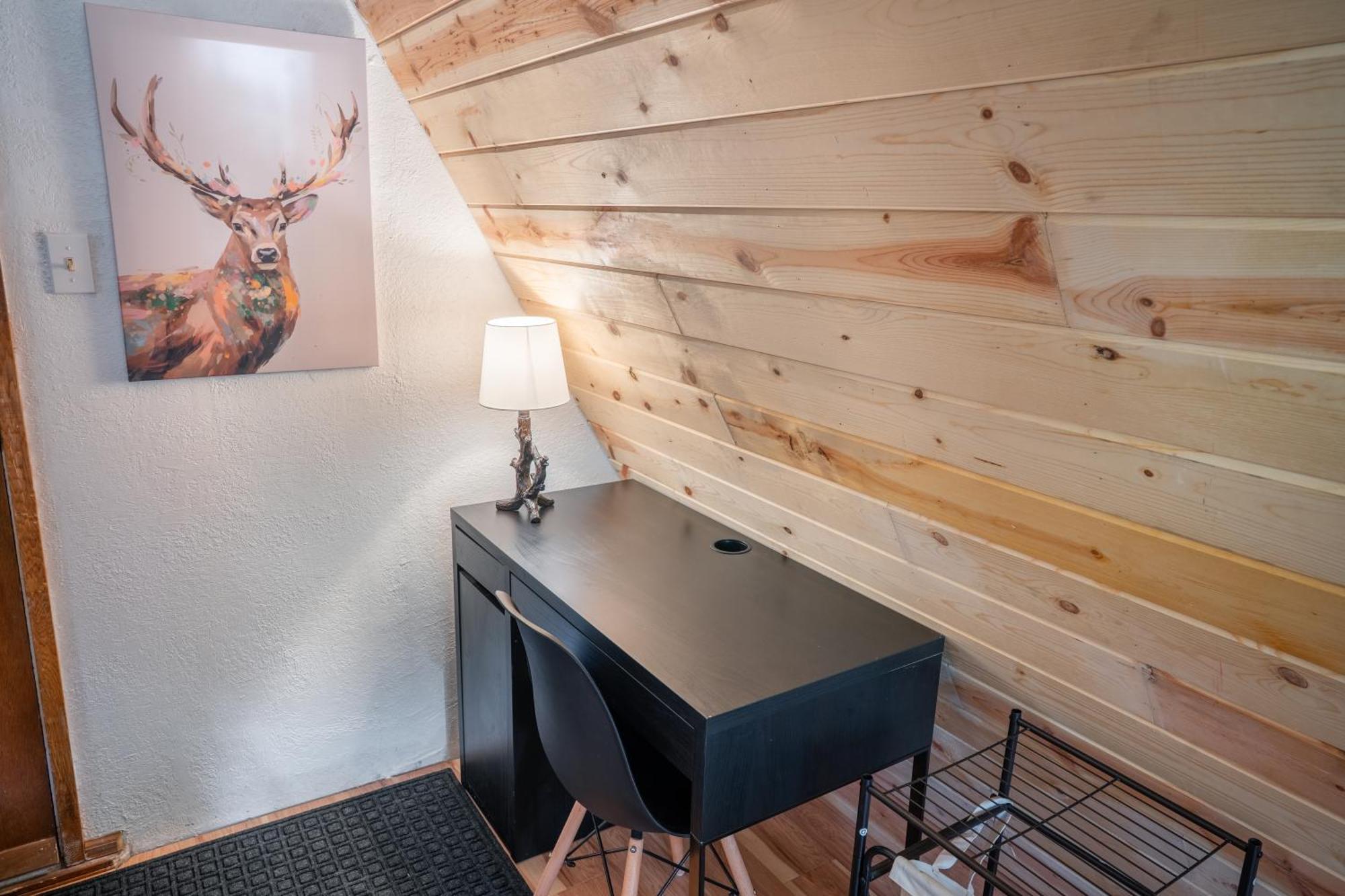 A-frame - Mountain Views, Deck, Pet Friendly