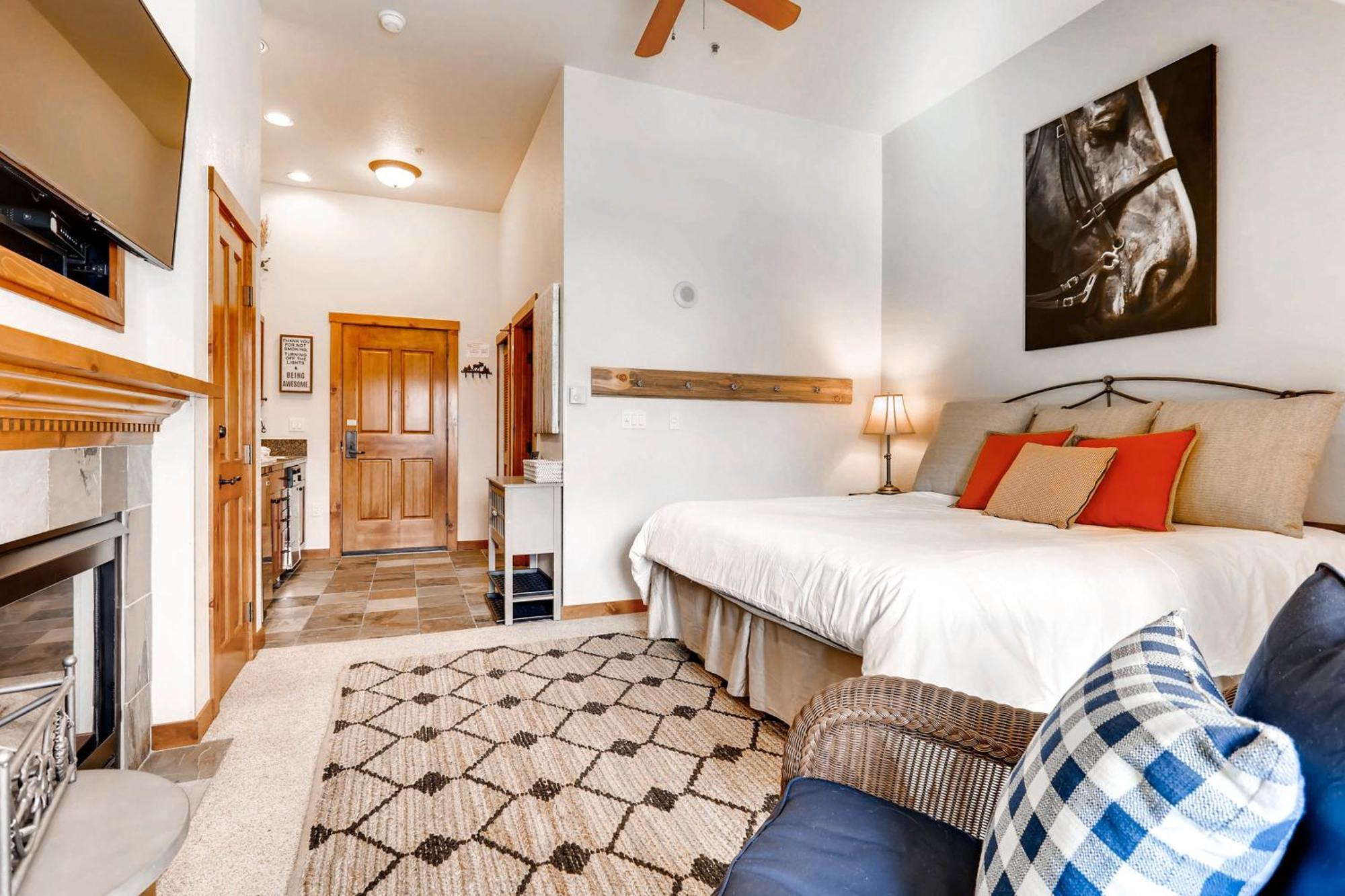 Main Street Station Apartment *