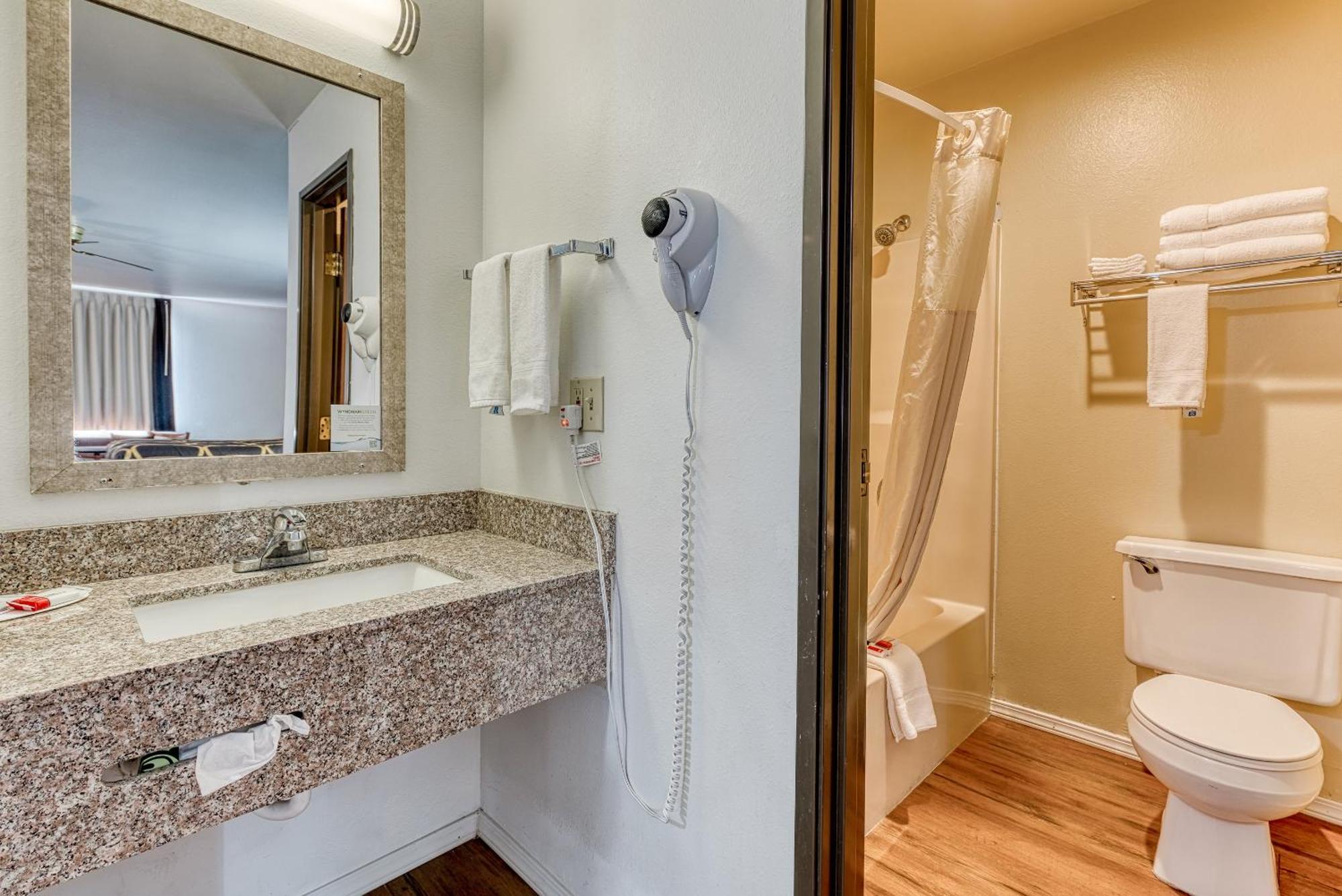 Super 8 By Wyndham Motel 2*