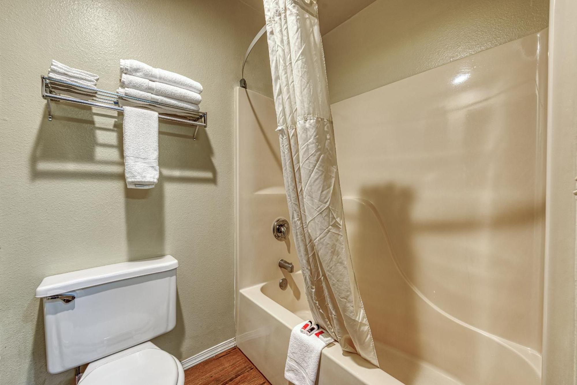 Super 8 By Wyndham Motel 2*