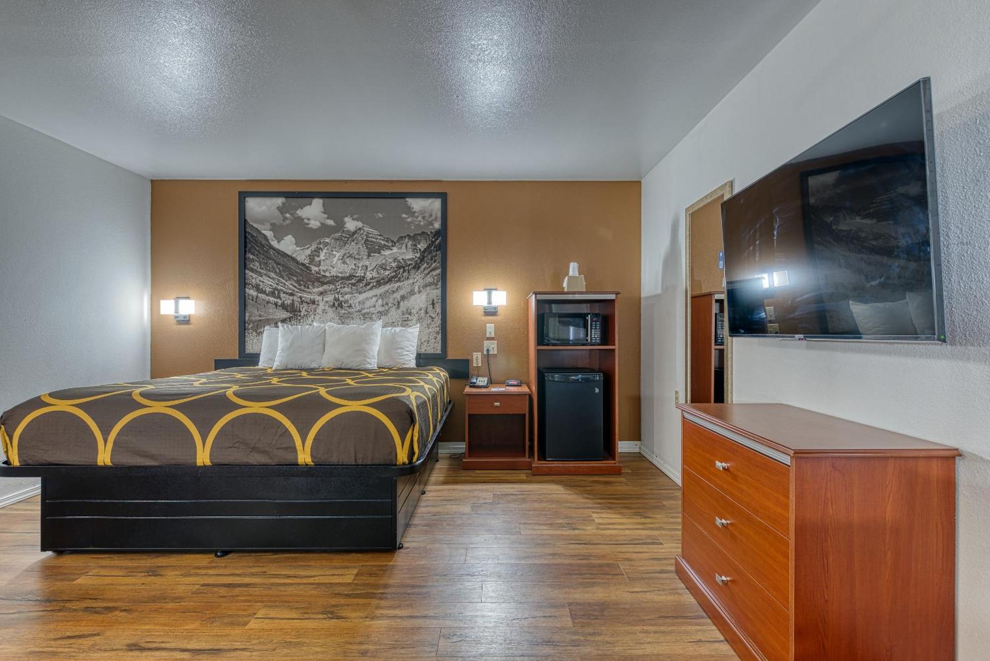 Super 8 By Wyndham Motel