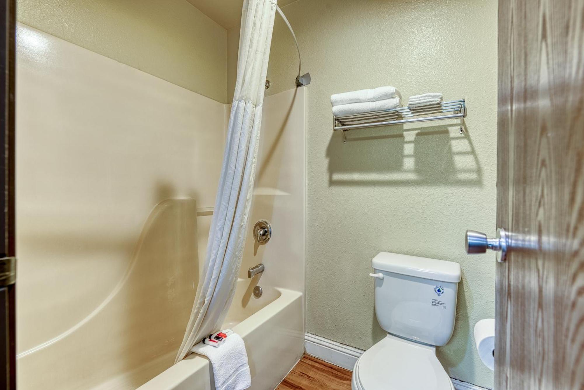 Super 8 By Wyndham Motel 2*