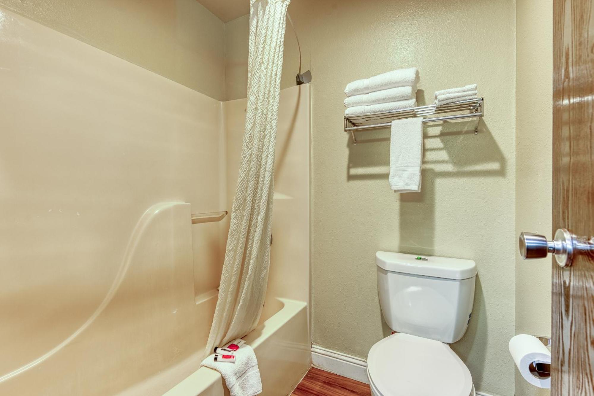 Super 8 By Wyndham Motel