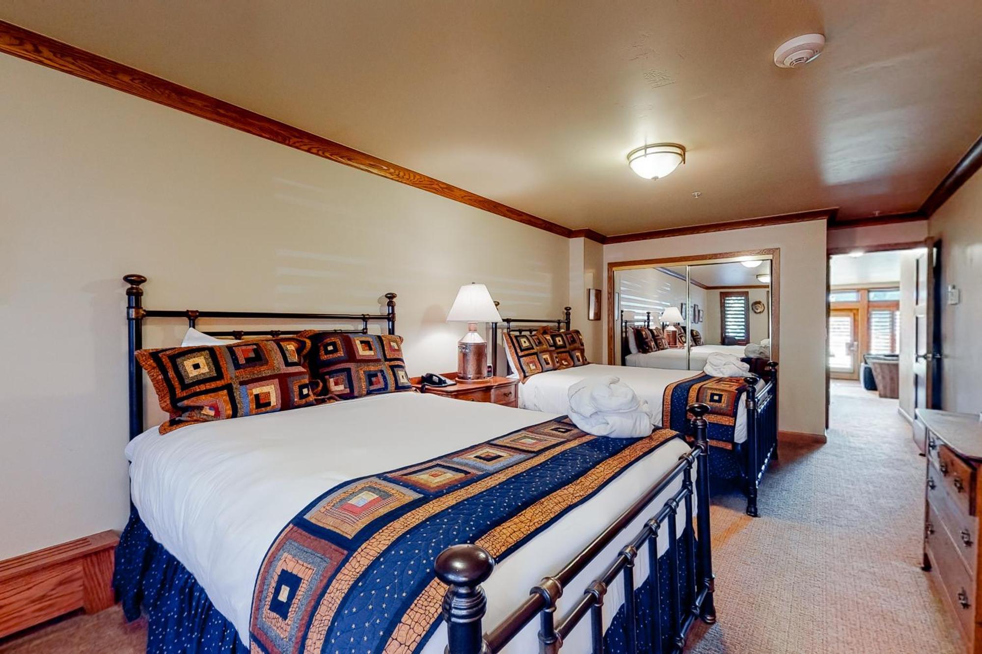 Lion Square Apartment