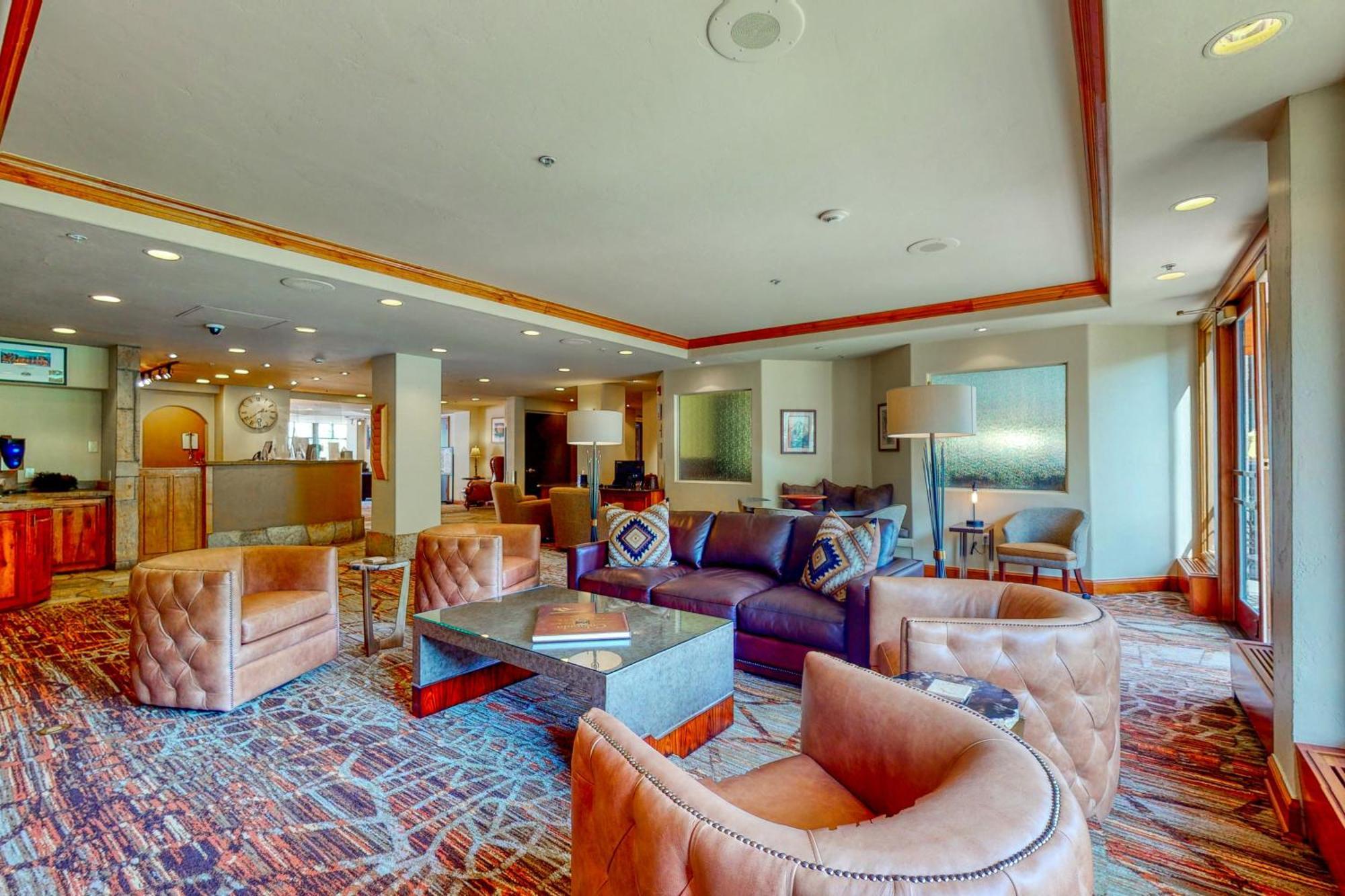 Lion Square Apartment