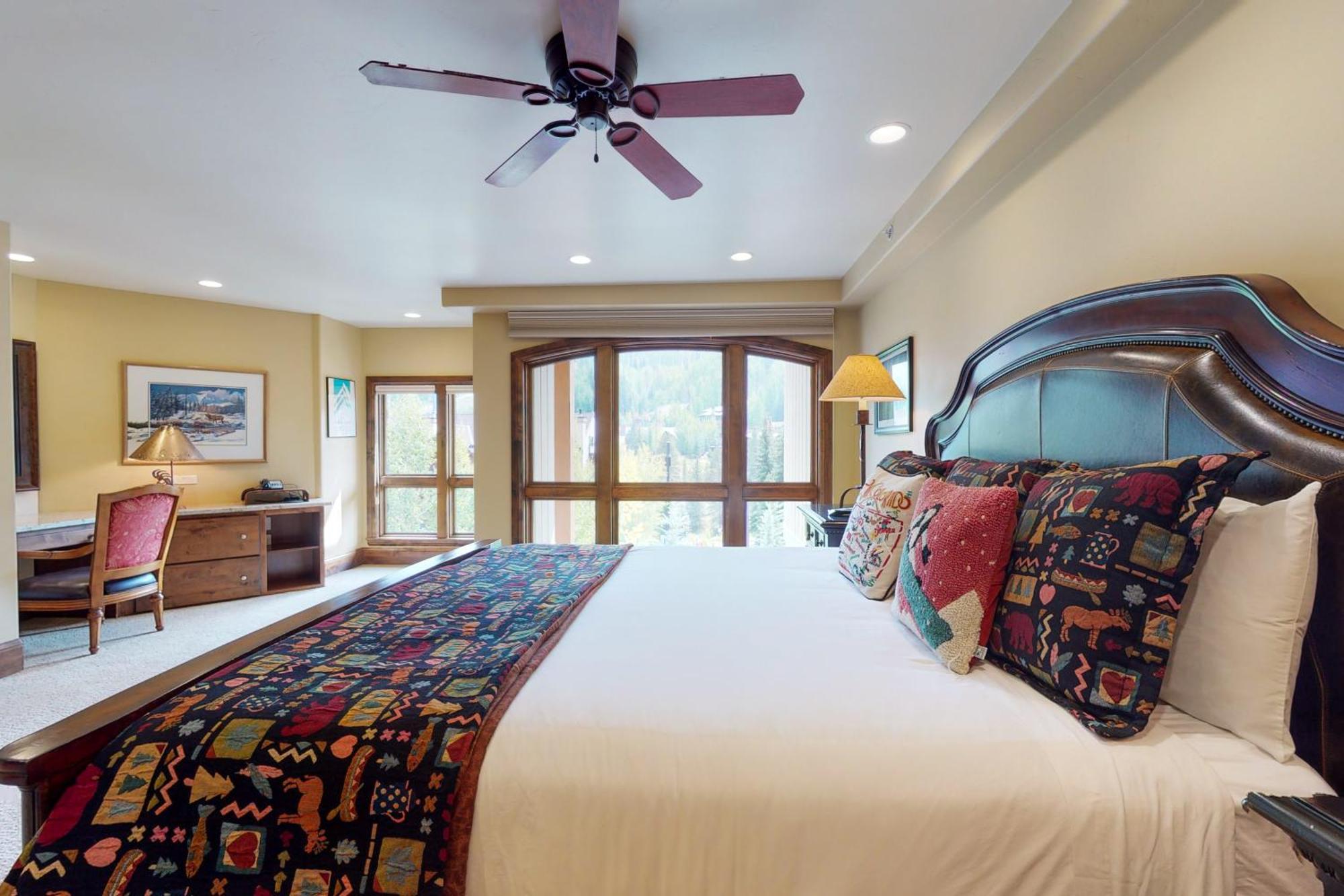 Lion Square Apartment *