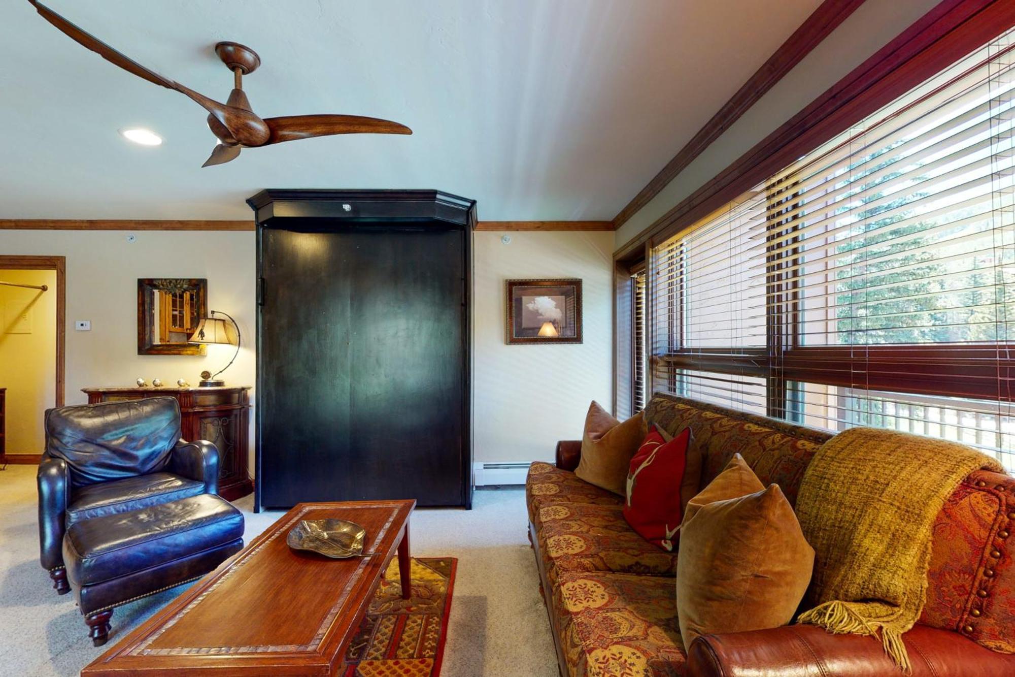 Lion Square Apartment *